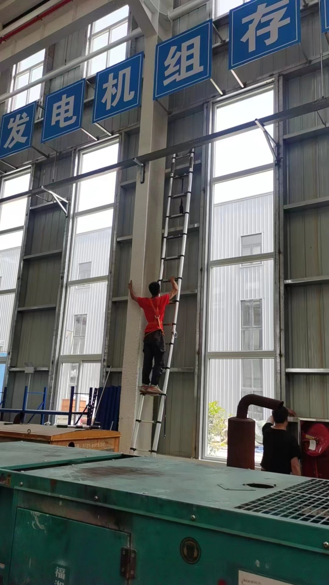 工厂安装高空摄像头的图片